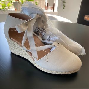 Vionic Kaitlyn Tie Front Espadrille Wedges Oat Size 9.5